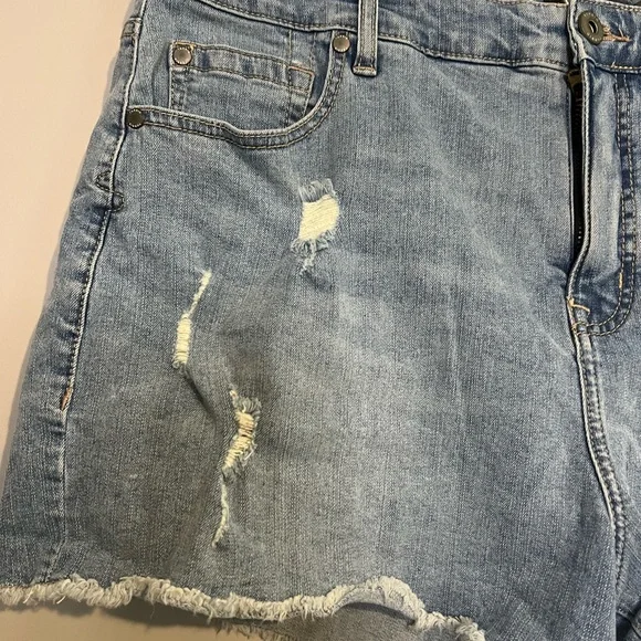 Torrid Denim Women's Shorts Size 16 - Picture 2 of 6